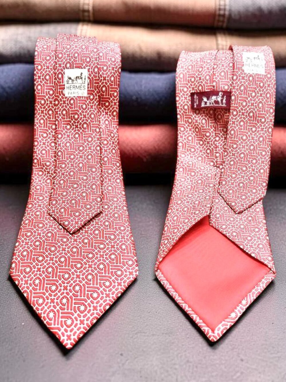 Unused Necktie Hermès Paris 100%  Silk France Made Geometric  Red White Stars(6)